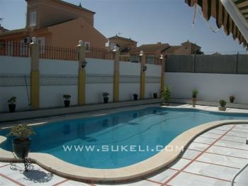 Chalet for rent - Sevilla - Gines - 375 €